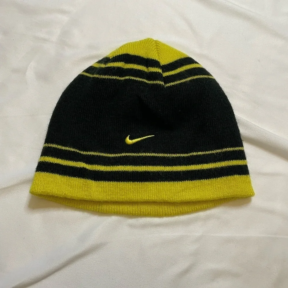 Boys Nike youth black and yellow beanie